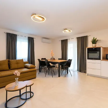 Apartman Lovre Appartamento